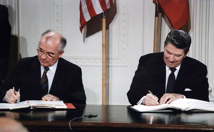 1920px-Reagan_and_Gorbachev_signing