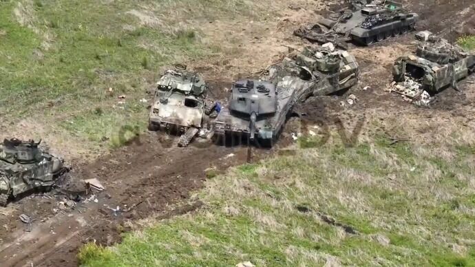 破壊されたウクライナ軍のレオパルト2A6戦車とM2ブラッドレー歩兵戦闘車の残骸！