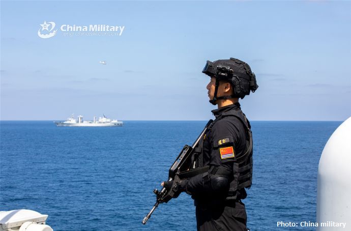 中東派遣の中国海軍第42・第43護衛部隊が編隊を組んで合同訓練を実施！