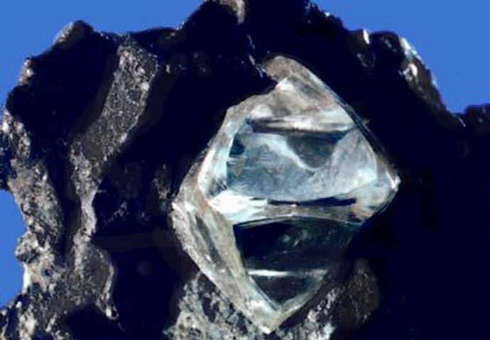 ダイヤモンドに匹敵する超硬物質の合成に初成功…超高圧・高温で形成、常温・常圧でも性質を維持！