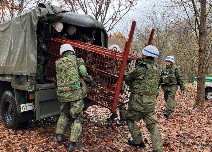 東京都西側の多摩地域で相次ぐクマ目撃情報、海自OB八王子市長が狩猟免許取得の意向！
