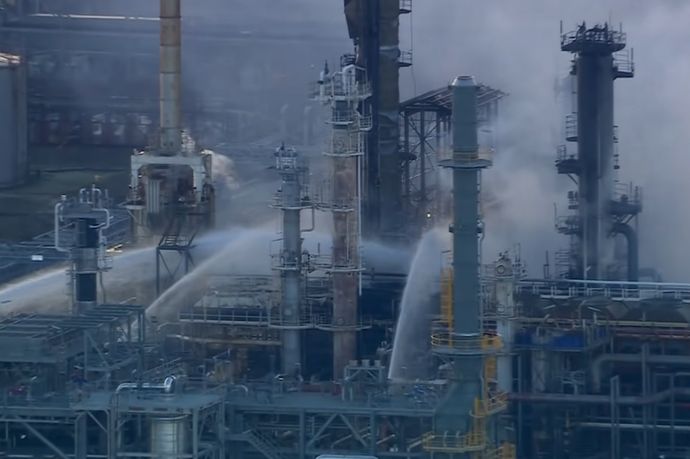 オーストラリア最大の製油所で火災、ガソリン生産に打撃…イラン戦で燃料供給さらに逼迫！