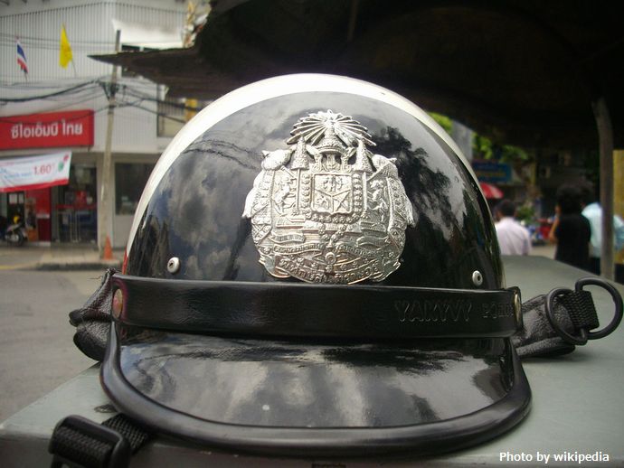 1200px-Helmet_for_Thai_traffic_police