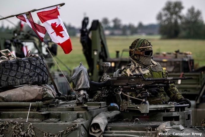 カナダ陸軍のNATO派遣部隊がラトビアでのパトロール活動を公開