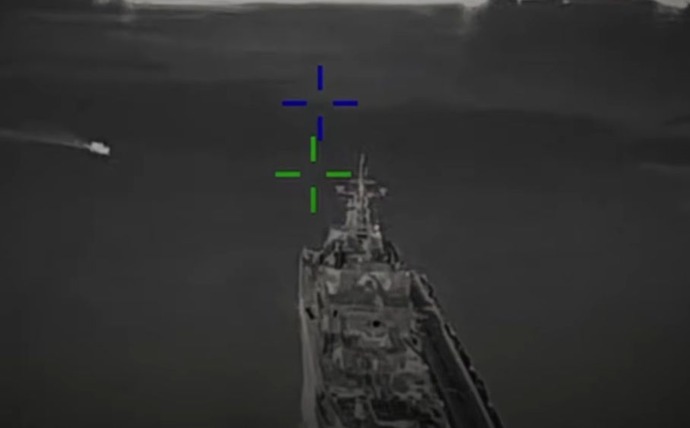 ウクライナ特殊部隊、セヴァストポリでロシア黒海艦隊の大型揚陸艦2隻を攻撃！