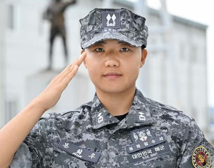 韓国海軍初の女性深海潜水士が誕生…12週間の訓練「毎日が限界を試されているようだった」！
