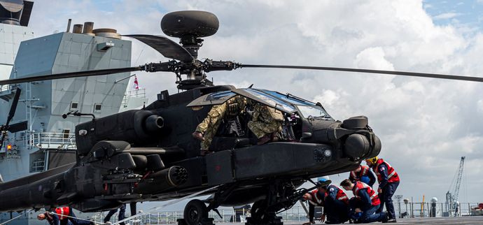 aposea-2019-021-apache-hms-qe-landing-portsmouth-197-bb