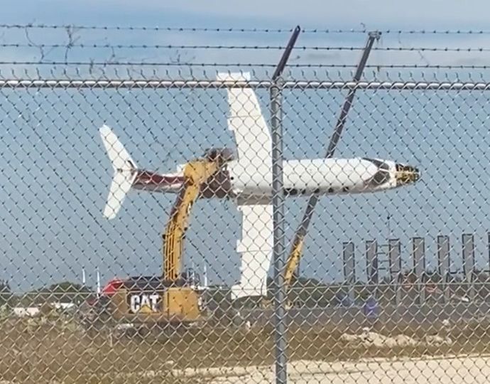 どういう状況？スケールの凄い「飛行機遊び」が衝撃的！