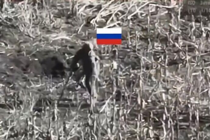 ロシア軍はなぜ「松葉づえ兵」を突撃に駆り出すのか？…変わらぬ体質と冷酷な算段 ！