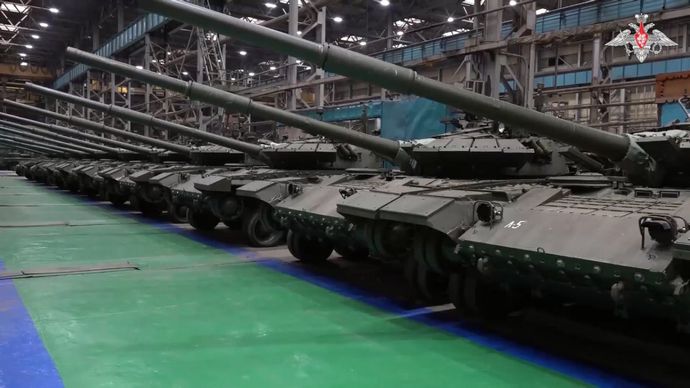 ロシア軍、5月に近代化されたT-80BVM戦車の新しいバッチを受け取る予定！
