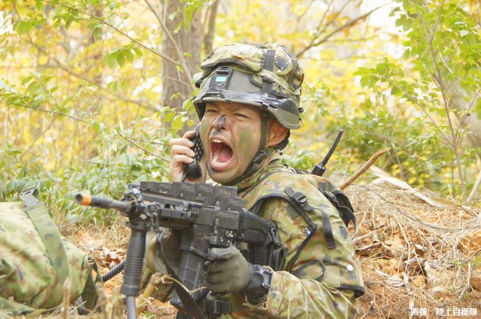 20式5.56mm小銃の上部に防衛機密？…陸自第50普通科連隊公開の野営訓練画像に謎モザイク！