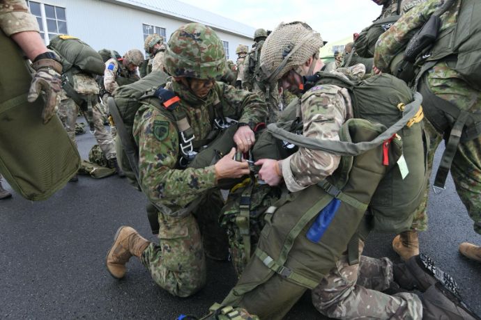陸自第空挺団、イギリス陸軍との実動訓練「ヴィジラント・アイルズ25」に参加！