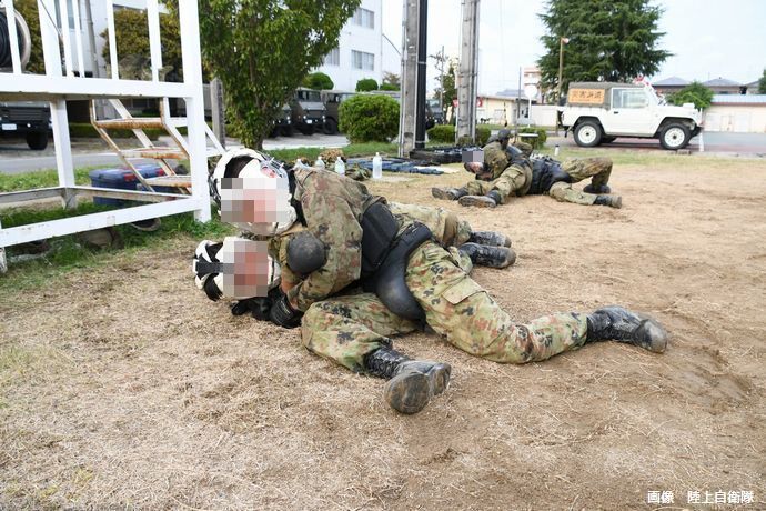 「これ以上咳をしたら殺す」と電車内でアイスピックを突き付けた医師、相手の自衛隊員に取り押さえられ逮捕！