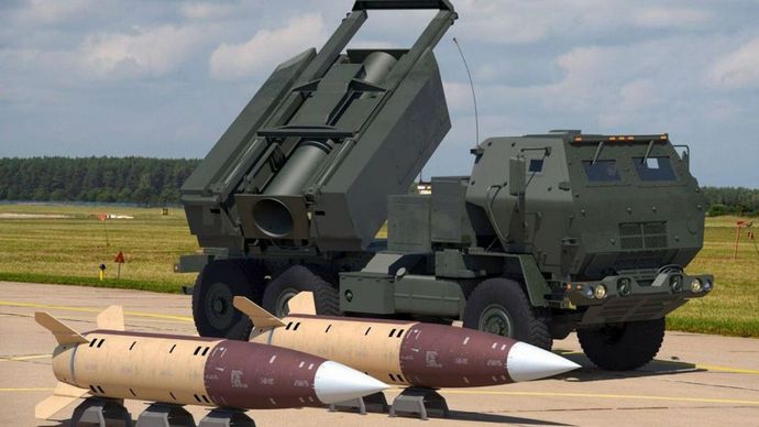 米国製ミサイルATACMSの攻撃を受けたロシア軍基地、クラスター弾が炸裂した瞬間映像！