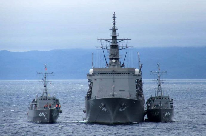 元米海軍の故ジェームズ・アワー氏を日米共同で葬礼…遺言により海自掃海艦から日本海に散骨！