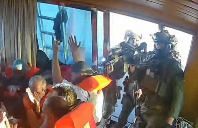 活動家グレタさんらに、イスラエル軍が虐待…ガザ支援船団の参加者たちが証言！