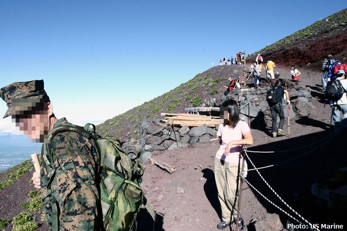 「頭痛を発症」富士山を下山中のアメリカ軍人が行動不能に、警察に救助を要請…高山病を発症か！