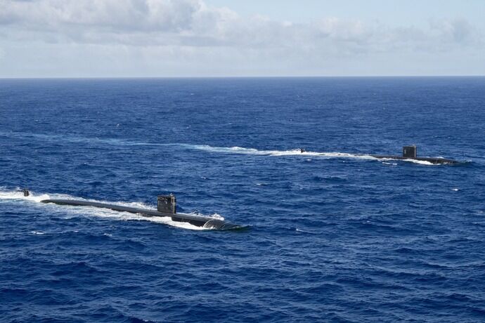 太平洋上で米海軍のロサンゼルス級原子力潜水艦2隻が共同訓練を実施！