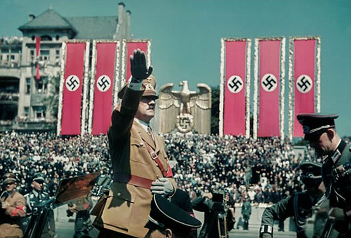 かぎ十字「当たり前」、ナチスの影、街を分断…ドイツ東部！