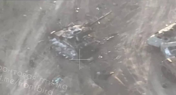 イギリス供与のチャレンジャー2戦車が初の損失…砲塔が脱落して炎上したので回収再生不可能だな！