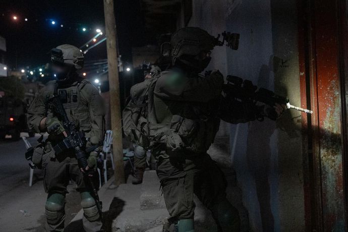 ガザ地区にある住宅内で近接銃撃戦…パレスチナ戦闘員がイスラエル軍部隊を待ち伏せ攻撃！