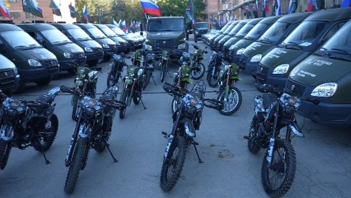 人民戦線と産業貿易省、軍に自動車40台とオートバイ27台を引き渡し！