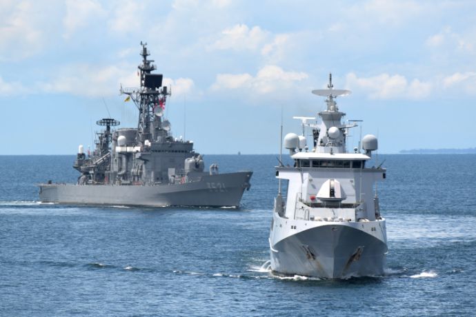 海自遠洋練習航海に参加中の練習艦「かしま」「しまかぜ」がブルネイ海軍と親善訓練を実施！