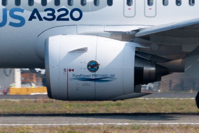 航空機エンジンが足らない…世界的なエンジン不足で完成後解体される旅客機！