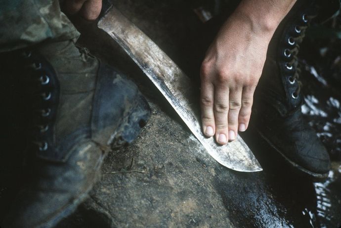 サバイバルナイフを足にくくりつけ所持、知人とトラブルになり逃げようとした派遣社員の男(40)を逮捕！