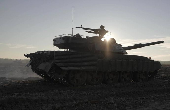 スロベニア供与のM-55S戦車がウクライナで実戦投入…ロシア軍のT-62とどっちが強いんかなぁ！