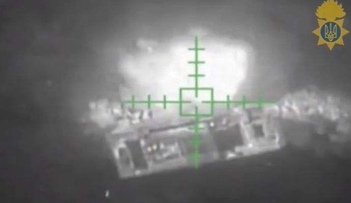 これまたマニアックなロシア軍車両(ロケット式地雷散布車)が燃やされておるな！