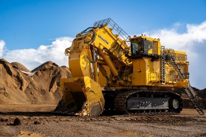 バケット容量46㎥、コマツ開発の世界最大の超大型油圧ショベル「PC900」…カナダ鉱山で稼働！