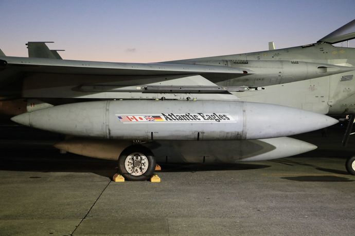 空自F-15J戦闘機、初の欧州やカナダに派遣…複数の空中給油機も同行！