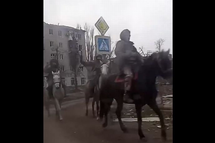 ロシア軍騎兵隊の映像がますます増加！
