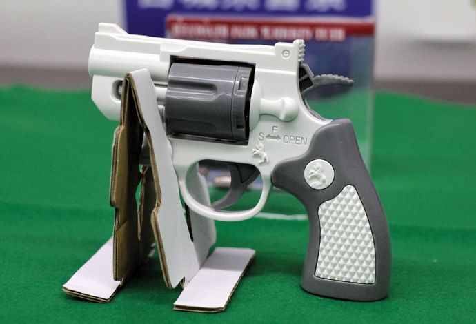 拳銃24丁を中国から日本国内に持ち込んだ疑い、中国籍の男を逮捕…宮城県警！