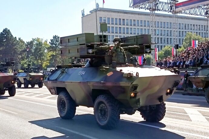 セルビア軍事パレードに登場した珍兵器…装輪装甲車「POLO M-83」！