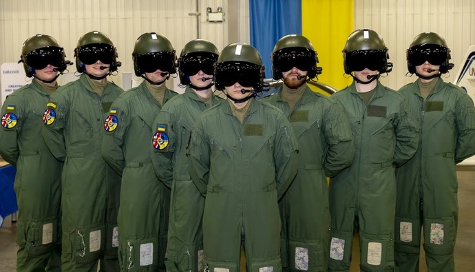 英国、将来のウクライナ人F-16戦闘機パイロットの新たなグループを育成！