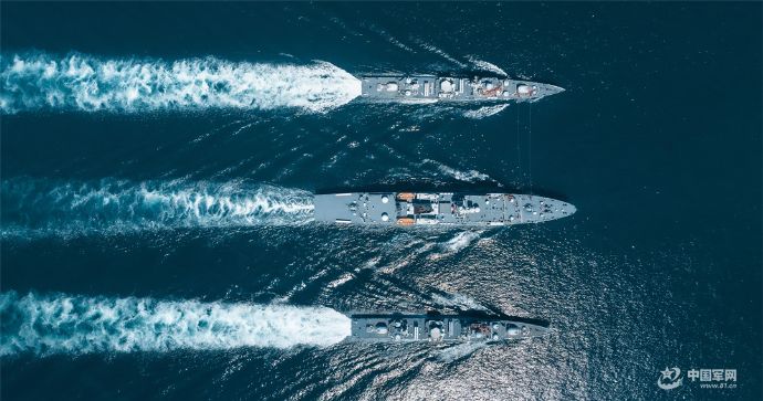 中国海軍大連士官学校の訓練艦分遣隊が、海上戦闘訓練を実施！