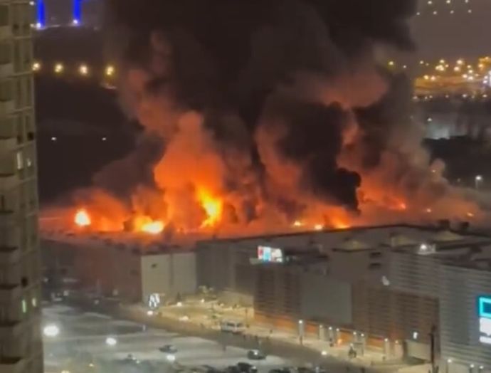 ロシアの首都モスクワ郊外のショッピングセンターで大規模爆発…火災発生で1人が死亡！