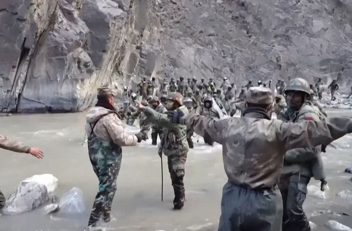 中国、インドにも同時に喧嘩を売る…係争地出身者足止め！