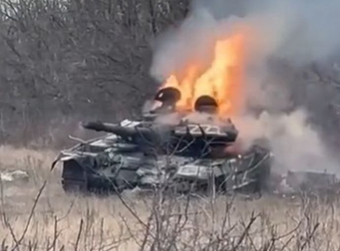 ウクライナ軍(約1500両)、ついに戦車保有数でロシア軍(約1400両)を上回る！