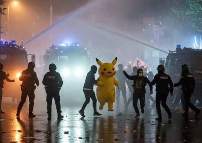 何故か？「ピカチュウ」が世界中で抗議運動の象徴に！
