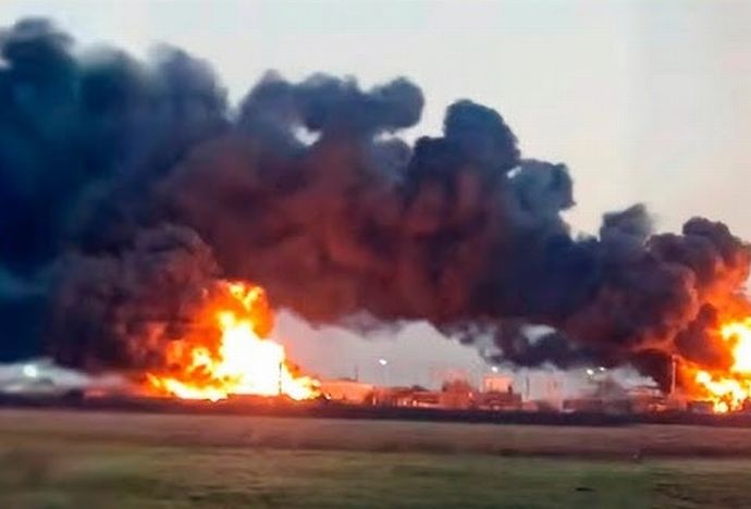 ウクライナ保安庁がロシア石油ハブをドローン攻撃し大規模火災…重要な戦略的インフラ！