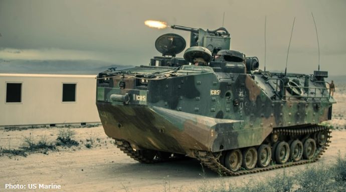 RWS遠隔操作式機銃を装備したAAV-7水陸両用装甲車が米海兵隊員支援！