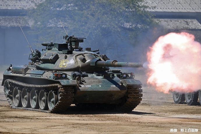 陸自74式戦車まもなく引退、第10戦車大隊の「しゃちほこ」マークが消え「サーベルタイガー」に！