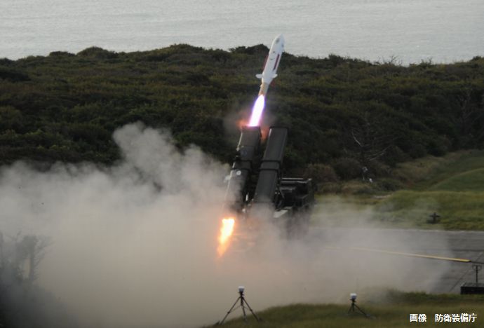 射程約1000キロの国産長射程ミサイル「12式地対艦誘導弾」改良型、発射試験に成功…防衛装備庁！