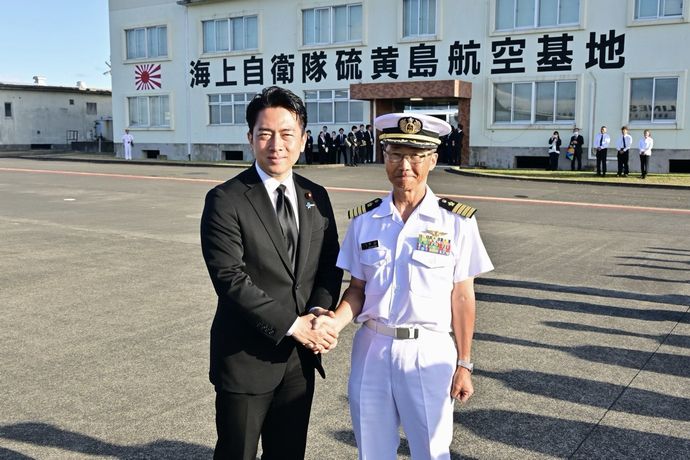 小泉防衛相「4月に太平洋防衛構想室」対中国念頭に体制検討⋯硫黄島内を視察！