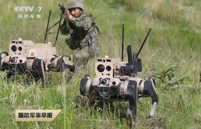 中国、軍事用にディープシークのAI活用！