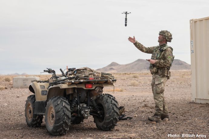 英国陸軍、カリフォルニア砂漠で新しいキットや装備をテスト…あらゆる地形で活動できるよう訓練！