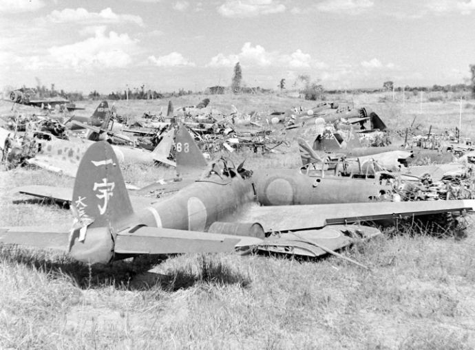 フィリピンのルソンで日本軍が放棄・破壊した航空機の残骸！